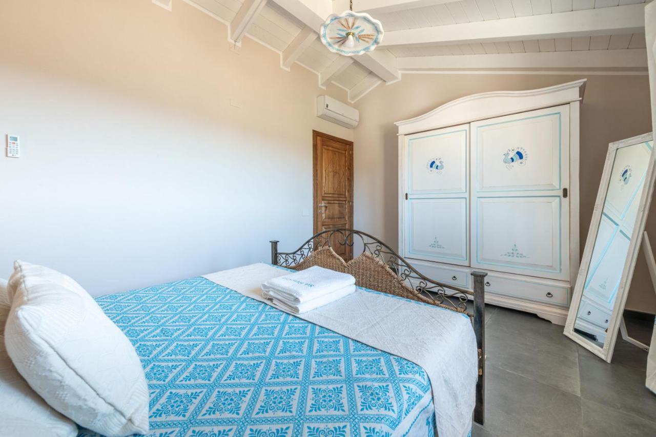 Villa Sa Rocca Junior & Suite Chia Eksteriør billede