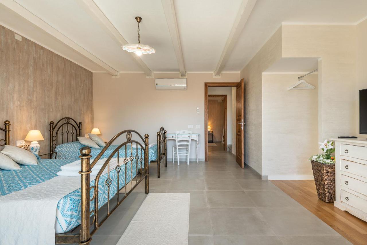 Villa Sa Rocca Junior & Suite Chia Eksteriør billede