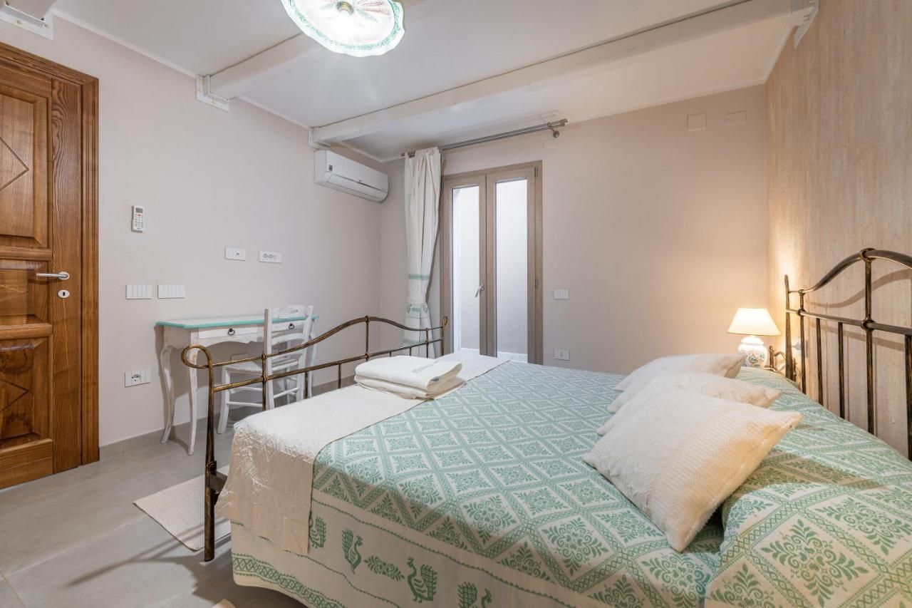 Villa Sa Rocca Junior & Suite Chia Eksteriør billede