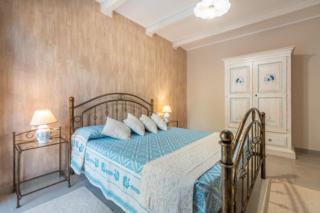 Villa Sa Rocca Junior & Suite Chia Eksteriør billede